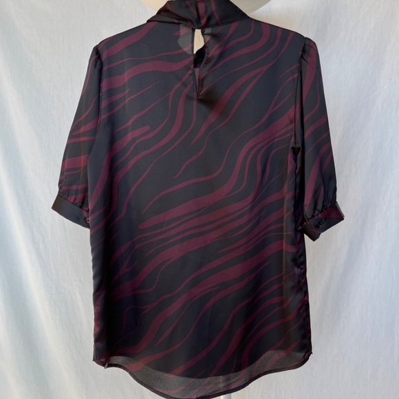 Simons Contemporaine (S) tie-neck short sleeve top in black & burgundy, EUC. - Picture 9 of 13